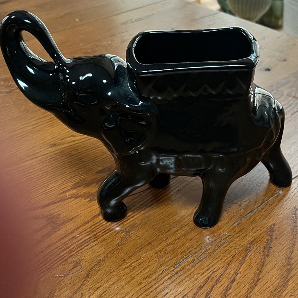 Glossy Black Ceramic Elephant Planter - Picture 4 of 7